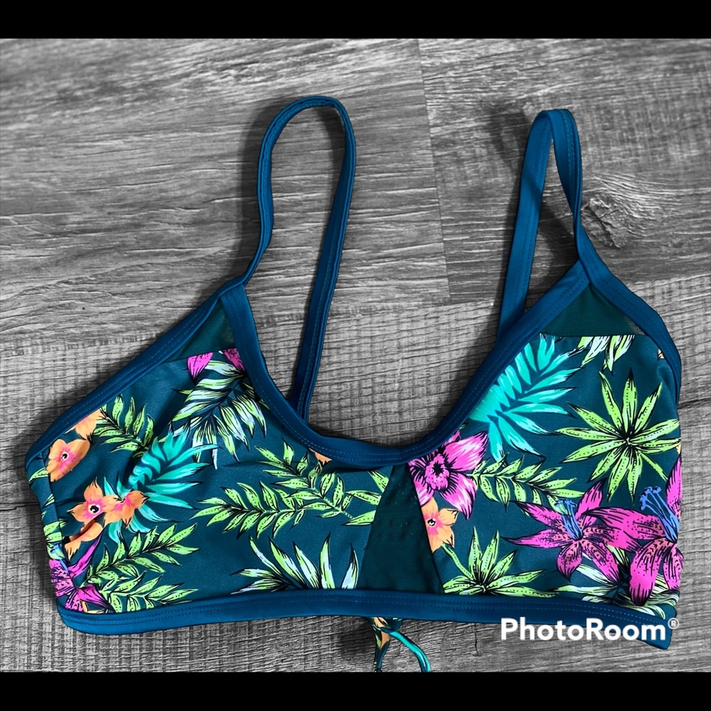 Tropical Floral Xhilaration Bikini Top!